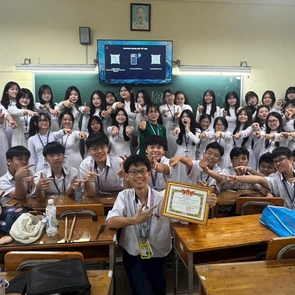 Quán quân Cuộc thi Hùng biện tiếng Anh: người mê ngoại ngữ, người là vận động viên bơi lội