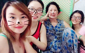 Ngỡ ngàng bà nội U90 "chất chơi" con cháu phải chào thua