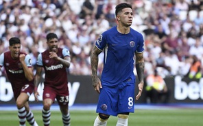 Enzo đá hỏng 11m, Chelsea thua 10 người West Ham 1-3