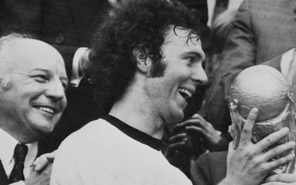 10 bức ảnh hiếm hoi trong cuộc đời bóng đá của Franz Beckenbauer