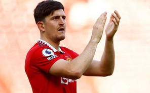 Man United gia hạn với Harry Maguire đến 2026