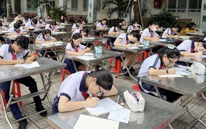 Học sinh tham quan Bưu điện, làm bài Văn hay chữ tốt