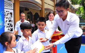 Học bổng Vì tương lai Việt Nam gửi gắm niềm tin đến học trò Trường tiểu học Lê Văn Thọ