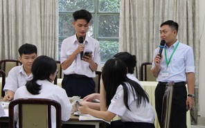 Học sinh Trường THPT Lương Thế Vinh làm thơ, sáng tác nhạc, chơi game cùng AI trong tiết học sử