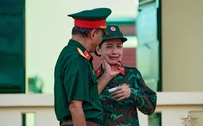 Sao nhập ngũ tập 12: Chi Pu bật khóc khi gặp 'người đặc biệt'