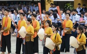 Teen Trường THPT Bình Phú ‘cháy’ hết mình với cuộc thi flashmob giờ ra chơi