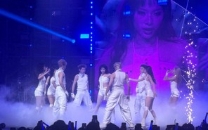 Em xinh Mỹ Mỹ bùng nổ với fancon đầu tiên trong sự nghiệp