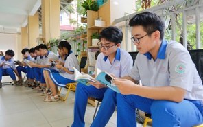Góc đọc sách cực chill của teen Trường THPT Bình Chiểu giờ ra chơi