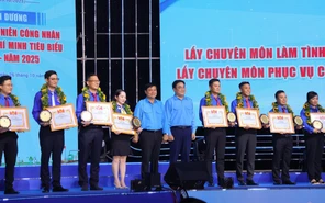 Hội Liên hiệp Thanh niên Việt Nam TP.HCM tuyên dương 33 thanh niên công nhân tiêu biểu