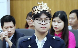 Chủ tịch Hà Nội tặng bằng khen cho quán quân Đường lên đỉnh Olympia Trần Bùi Bảo Khánh