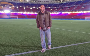 Lionel Messi bất ngờ trở lại sân Camp Nou