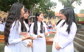 Teen Trường THPT Marie Curie tranh tài hùng biện tiếng Anh