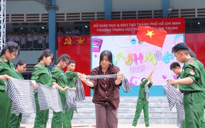 Học sinh Trường THPT Linh Trung cháy hết mình với hội thi flashmob mừng 20-11