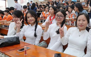 Thầy cô Trường THPT Thủ Đức mong muốn chuyển hoa chúc mừng 20-11 thành học bổng cho học sinh