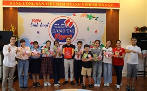 Nhà văn Văn Thành Lê gặp gỡ tác giả nhí CLB Sáng tác Khăn Quàng Đỏ