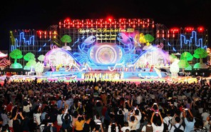 Độc lạ cuộc thi ‘Mò cua nhanh nhất’ tại Ngày hội Cua Cà Mau lần II