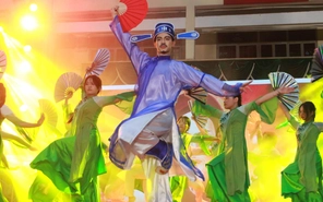 Teen Trường THPT Nguyễn Công Trứ hát vang giai điệu 'Tự hào trường tôi'