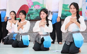 Đi tìm quán quân hội thi văn nghệ mừng 20-11 của Trường THPT Vĩnh Lộc B