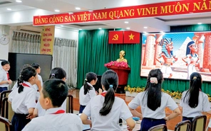 Cô giáo mang AI vào bài giảng môn Lịch sử và địa lý, học trò review 'vui ơi là vui!'