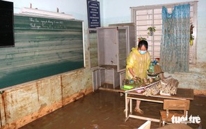 Chung tay giúp học trò miền Trung đến trường sau lũ