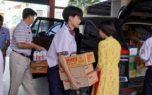 Trường THPT Thủ Đức sẻ chia yêu thương cùng đồng bào vùng lũ