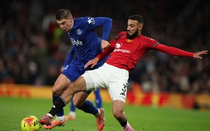 Man United ngược dòng ngoạn mục, áp sát top 4 Ngoại hạng Anh