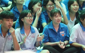 Nạp 'vitamin' âm nhạc cùng teen Trường THPT Bình Chiểu trong giờ ra chơi