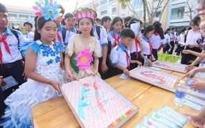 Teen Trường THCS Long Thọ thích thú khám phá về thuốc, cây xanh và vi khuẩn