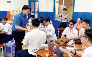 Khi học trò học vật lý cùng... phụ huynh