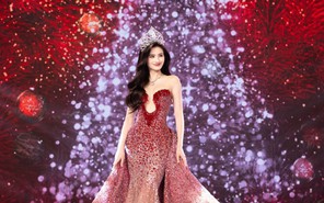 Hoa hậu Ý Nhi làm thêm nhiều giờ, mang cơm theo ăn để tiết kiệm chi phí