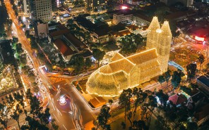 Bí quyết chụp ảnh Giáng sinh đẹp tại Nhà thờ Đức Bà