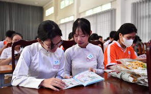 Học bổng Vì tương lai Việt Nam: Những 'hạt phù sa' đi tìm ước mơ nơi miền sông nước