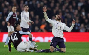 Bruno Fernandes gặp chấn thương, Man United thua đau trước Aston Villa