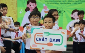 Đón Noel cùng chương trình An toàn sức khỏe - Vui vẻ đến trường tại Trường THCS Phan Văn Trị