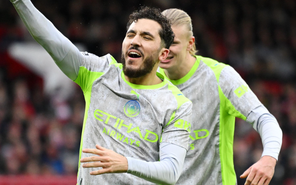 Man City tạm vươn lên đỉnh bảng Premier League