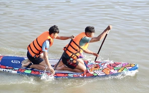 Hàng trăm vận động viên đua thuyền ván SUP tại TP Cần Thơ