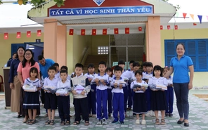 Thảo cầm viên Sài Gòn sẻ chia cùng 200 bạn học sinh tỉnh Khánh Hòa sau lũ