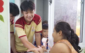 Teen Trường THCS - THPT Hoa Lư gửi tặng yêu thương đến 80 em nhỏ gặp khó khăn