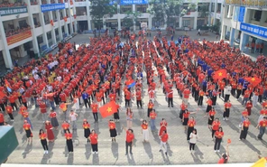 Học sinh TP.HCM hát vang bài ca tự hào, đồng diễn mừng lễ 30-4