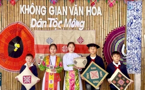 5 học sinh người Mông tại Hà Giang khởi nghiệp với vải lanh truyền thống