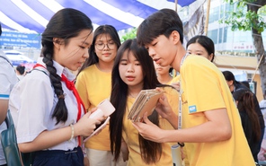 Đến Trường THPT Trần Khai Nguyên nghe tư vấn tuyển sinh, teen THCS thích mê sân chơi câu lạc bộ đầy màu sắc