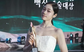 Lý do Roh Yoon Seo là tân binh triển vọng nhất màn ảnh Hàn hiện tại