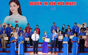 Hòa Minzy, Double2T được tuyên dương Thanh niên tiên tiến làm theo lời Bác