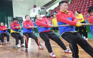 Đội Trường THCS Lê Anh Xuân rinh giải nhất kéo co hội thi vận động quận 11