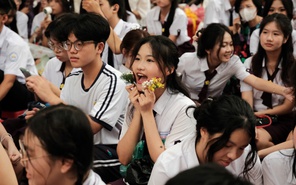 Lễ ra trường nhiều cảm xúc của 'thế hệ tiên phong' Minh Khai