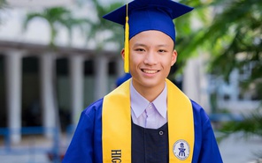 Thủ khoa chuyên Anh Trường Phổ thông Năng khiếu thích thể thao, mê văn nghệ