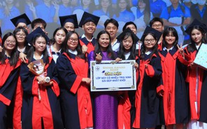 Lớp có nhiều trai xinh gái đẹp nhất khối 12 Trường THPT Nguyễn Du?