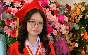 Thủ khoa chuyên Hóa Trường Phổ thông Năng khiếu luôn có bố mẹ đồng hành