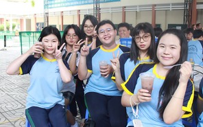 Chè đậu đỏ ngọt ngào từ thầy cô Trường THPT Phan Đăng Lưu