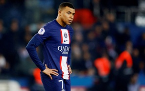 Mặc tranh chấp, Mbappe vẫn chúc mừng PSG vô địch Champions League.